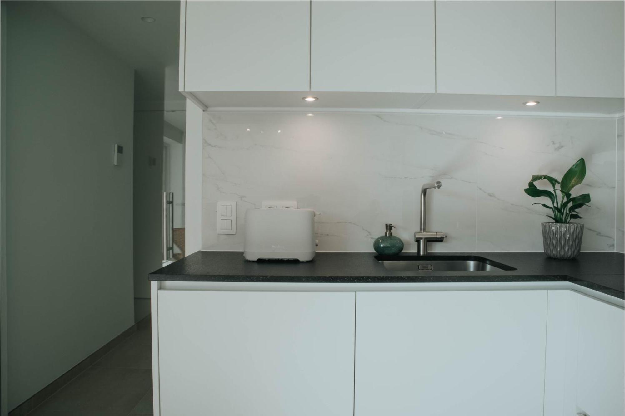 Nieuw Nabij Het Met Privegarage Appartement *